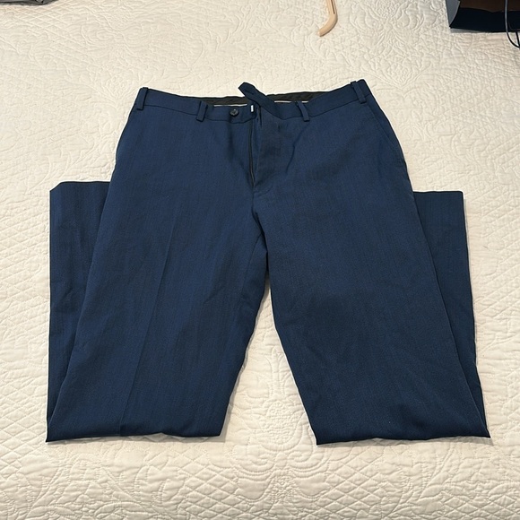 Macys Bar III slim fit blue suit
Jacket is a 44 Long
Pants are 36x34 - Picture 7 of 8
